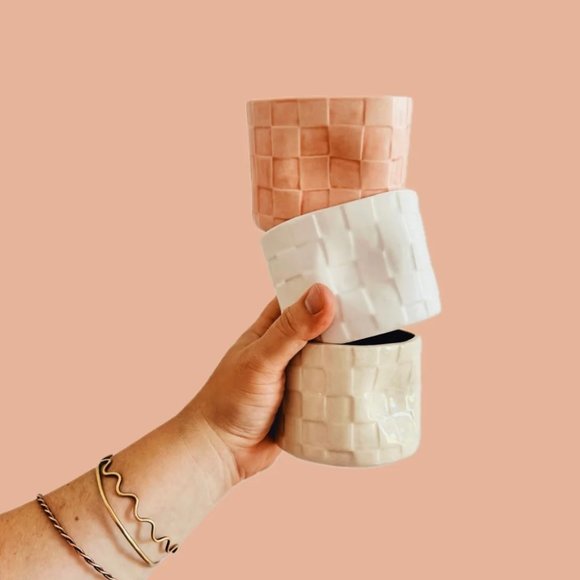 Sugarhouse Ceramic Co | Checkered Relief Squeeze Mug - Picture 4 of 4